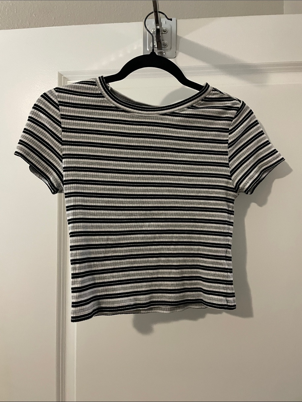 Divided Striped Ribbed Short Sleeve Crop Top - Black & White